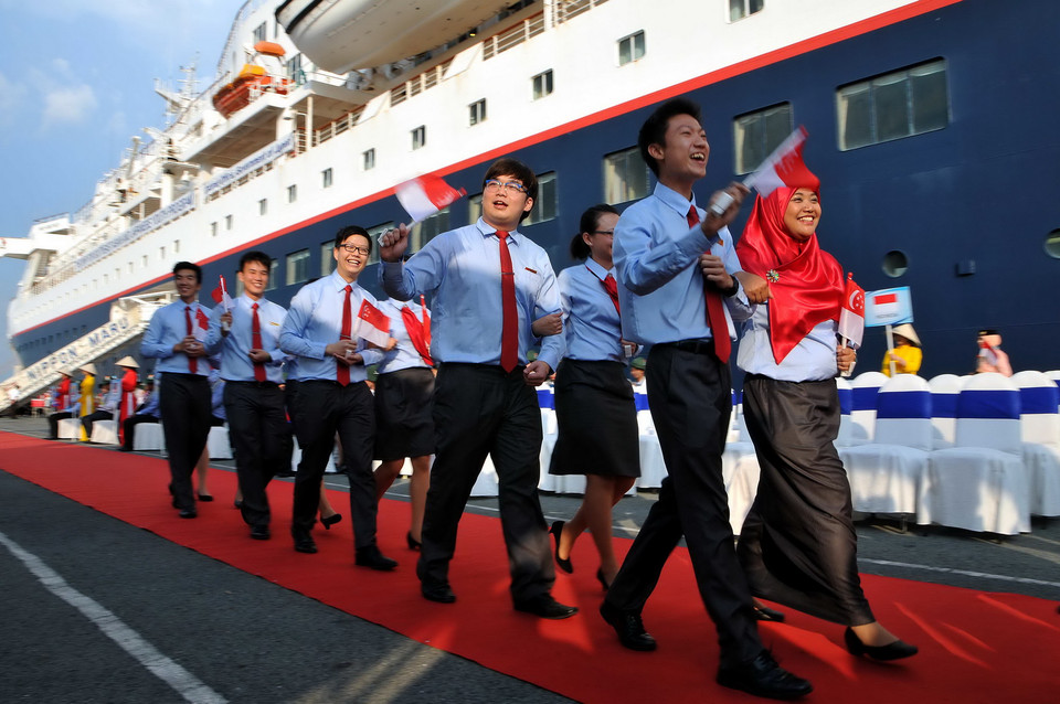 Đại biểu thanh niên các nước Đông Nam Á và Nhật Bản đến Việt Nam. (Ảnh: An Hiếu/TTXVN)