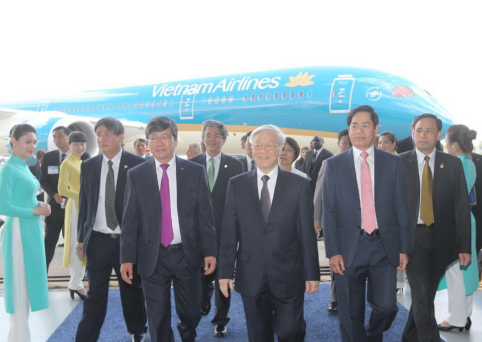  Tổng Bí thư Nguyễn Phú Trọng dự Lễ cắt băng khánh thành và trao chìa khóa bàn giao chiếc máy bay thế hệ mới Boeing 787-9 Dreamliner. (Ảnh: Trí Dũng/TTXVN)