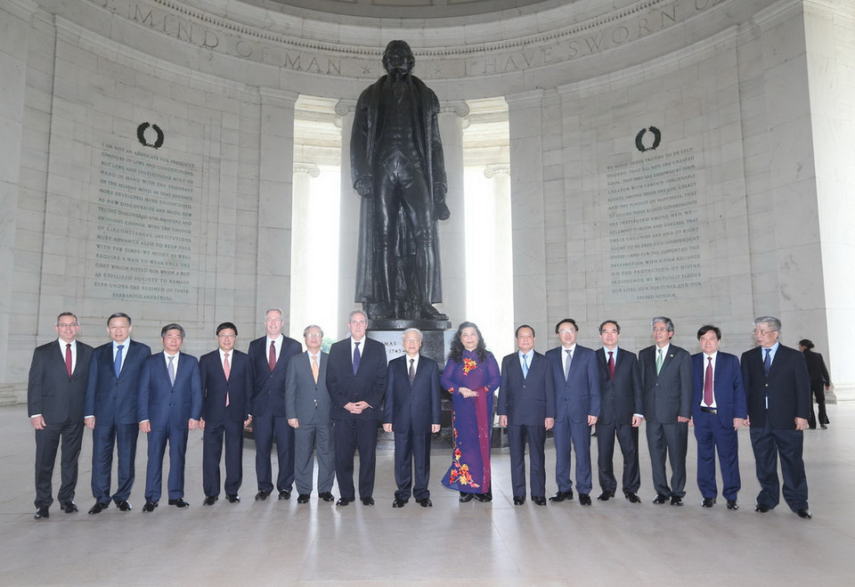 Tổng Bí thư Nguyễn Phú Trọng đến thăm Nhà tưởng niệm Tổng thống Hoa Kỳ Thomas Jefferson ở Thủ đô Washington D.C. (Ảnh: Trí Dũng/TTXVN) 