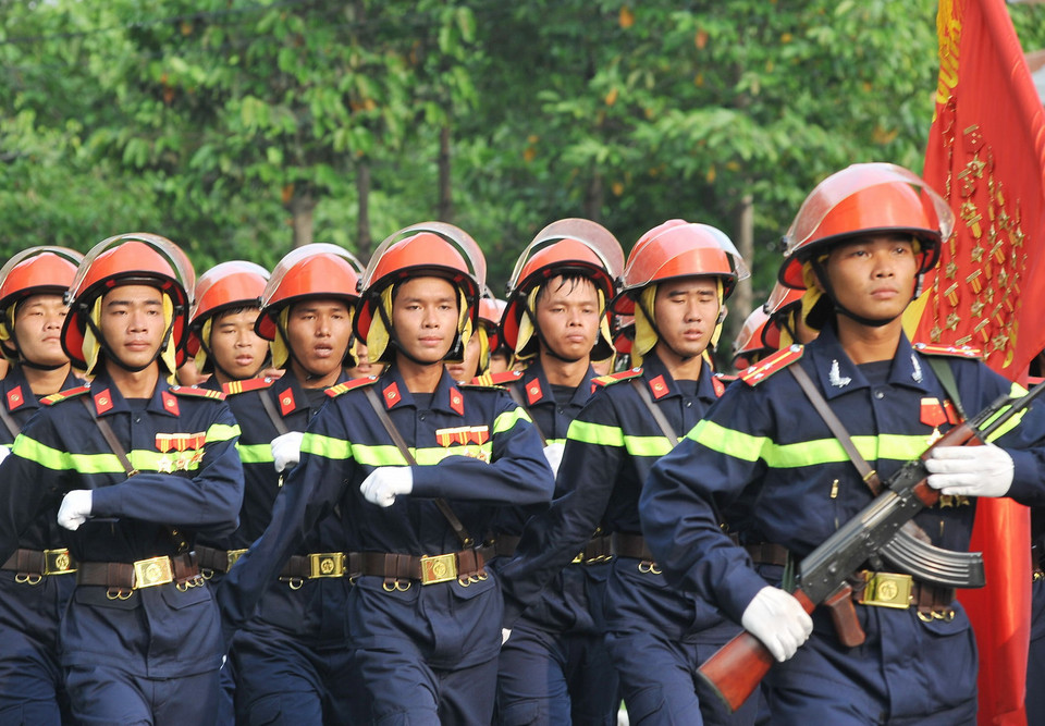 Khối Cảnh sát phòng cháy chữa cháy tham gia hợp luyện. (Ảnh: Trọng Đức/TTXVN)