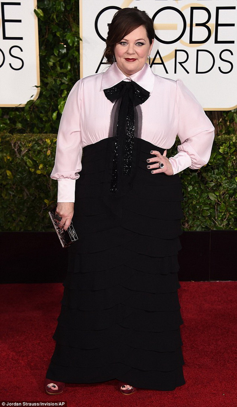 Người hâm mộ sẽ tò mò tự hỏi: Không biết Melissa McCarthy đang tới tham dự Quả Cầu Vàng hay đi xem kịch. 