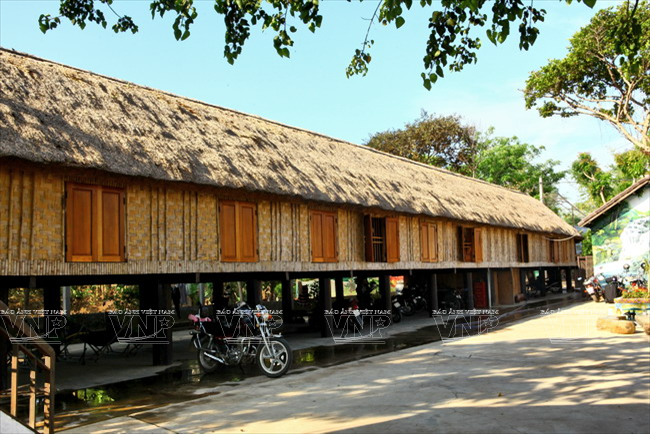 Một nếp nhà dài truyền thống của đồng bào dân tộc tại bản Lắk. (Ảnh: Tất Sơn/Báo ảnh Việt Nam)