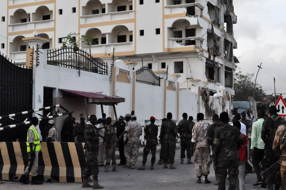 Tòa khách sạn bị phá hủy sau vụ đánh bom. (Nguồn: AFP/ TTXVN)