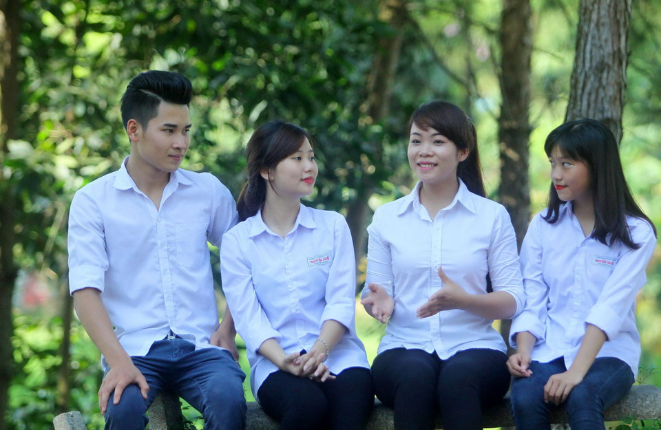 Theo kết quả bầu cử Quốc hội khóa XIV, đại biểu Triệu Thị Huyền, sinh năm 1992, thường trú tại thôn Khe Phưa, xã Minh An, huyện Văn Chấn, tỉnh Yên Bái, người dân tộc Dao, là đại biểu Quốc hội trẻ nhất của Quốc hội khóa XIV. (Ảnh: Thế Duyệt/TTXVN)