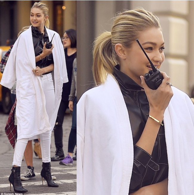 Khi dạo phố, Gigi thường sử dụng phong cách trang điểm tự nhiên chỉ với kẻ mắt cat-eye và son môi màu trung tính.