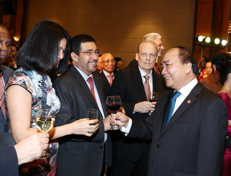 Thủ tướng Nguyễn Xuân Phúc và các đại biểu. (Ảnh: Thống Nhất/TTXVN)