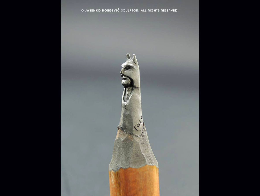 Người nghệ sỹ 32 tuổi này đã biến những đầu bút chì thành các tác phẩm có hình dáng con người, động vật, chim chóc và hoa lá với nhiều chi tiết tinh xảo. (Nguồn: RT)