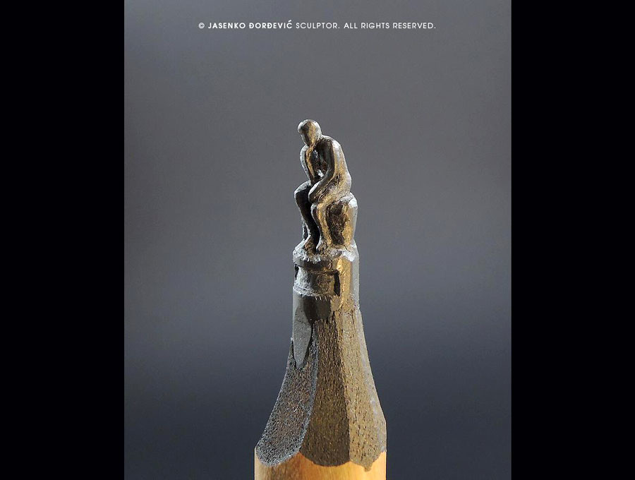 Ngay từ khi còn nhỏ, Jasenko đã bị thu hút ở các tác phẩm thu nhỏ. Càng lớn, ông càng đam mê hơn công việc nghệ thuật này. Năm 2007, nghệ nhân điêu khắc đã ứng tuyển ghi danh vào Sách kỷ lục Guinness thế giới với tác phẩm thuyền gấp từ tờ giấy có khổ 1,5mm x 2,5mm. Chiếc thuyền này thậm chí còn nhỏ hơn nữa khi được gấp ở kích thước 1,2mm x 0,7mm. Tuy nhiên, tác phẩm của ông không được chấp nhận do không có hạng mục đề cừ cho nó. (Nguồn: RT)