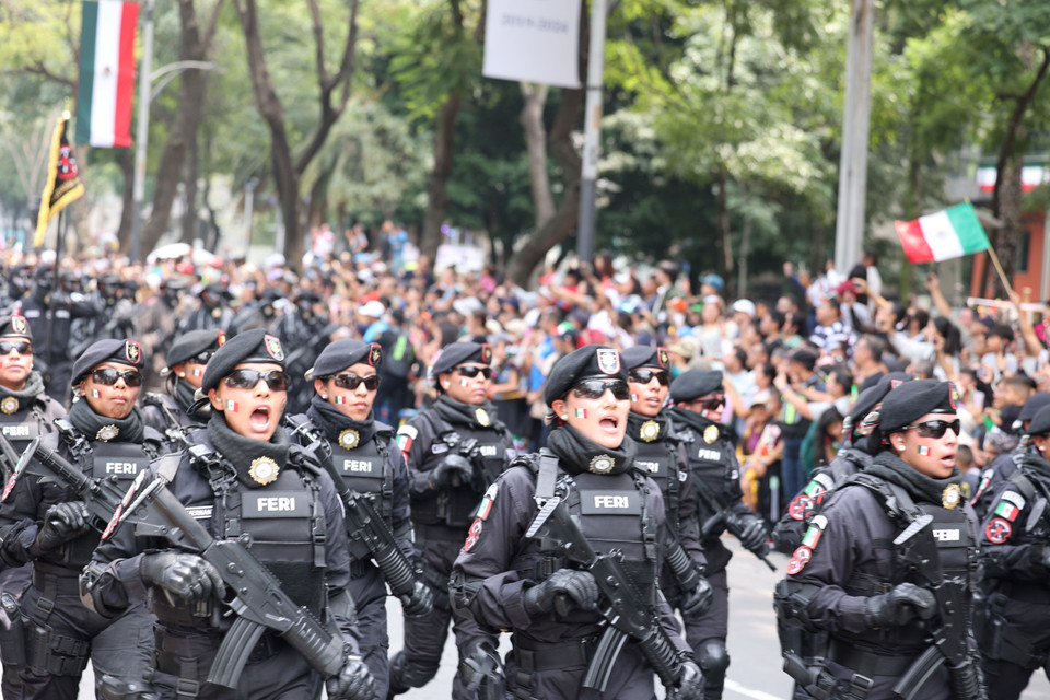 Mexico diễu binh kỷ niệm 214 năm Ngày Độc lập. (Ảnh: Phi Hùng/TTXVN)