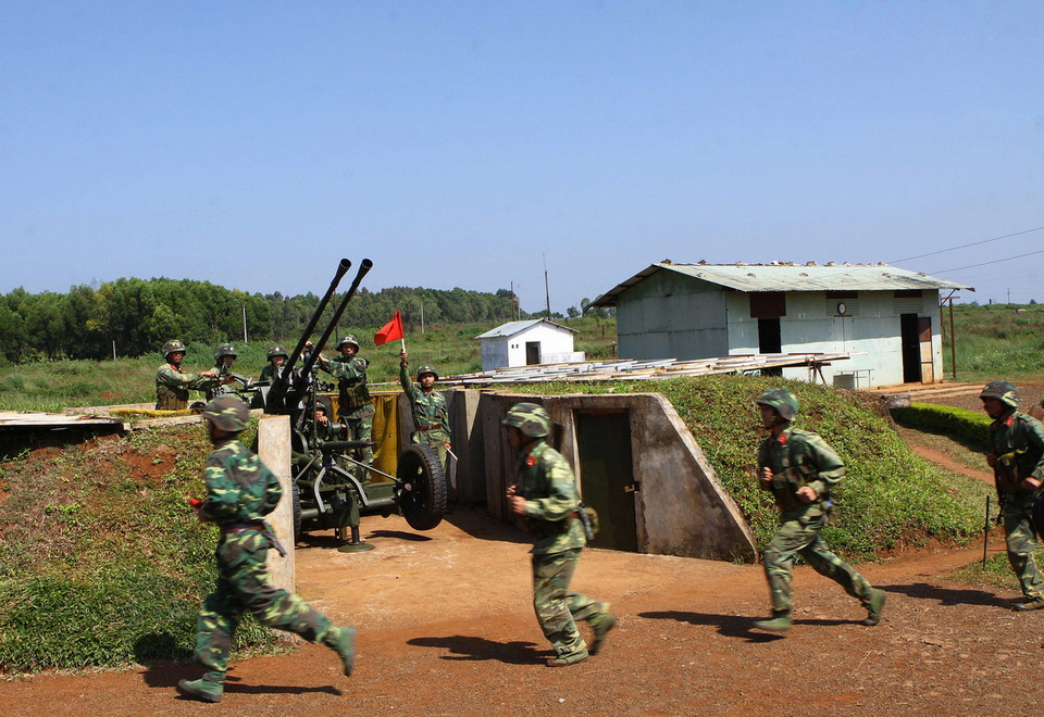 Cán bộ, chiến sĩ Lữ đoàn Phòng không 234 luyện tập sẵn sàng chiến đấu trước mọi tình huống. (Ảnh: Dương Giang/TTXVN) 