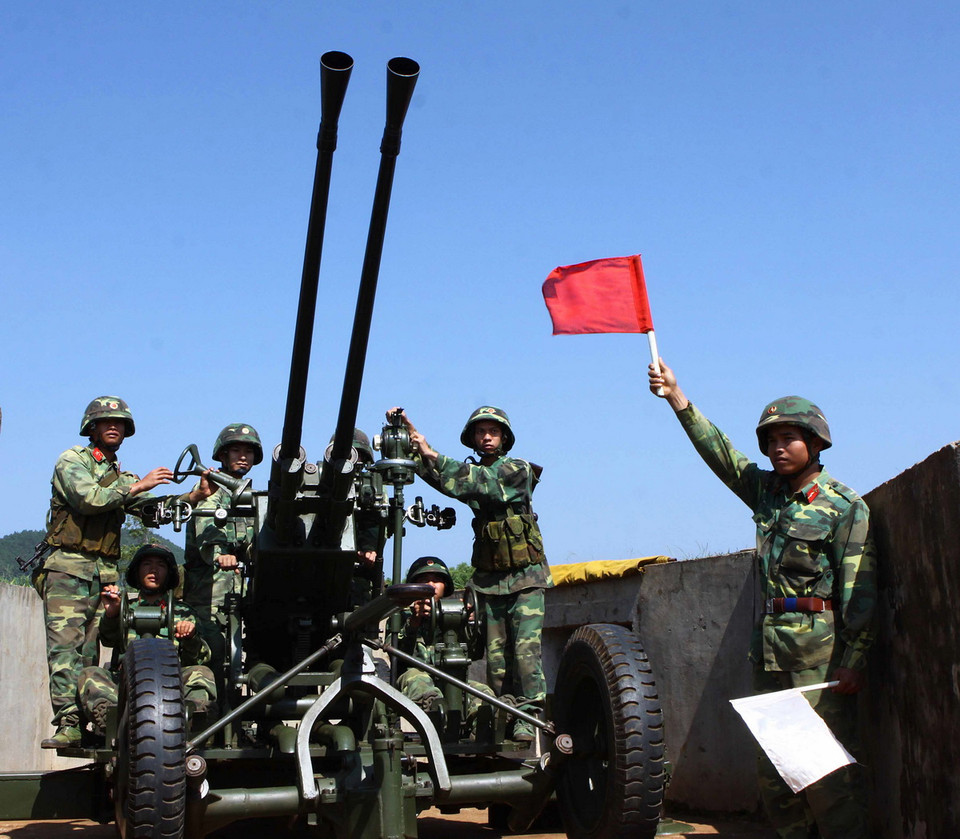 Cán bộ, chiến sĩ Lữ đoàn Phòng không 234 luyện tập sẵn sàng chiến đấu. (Ảnh: Dương Giang/TTXVN) 