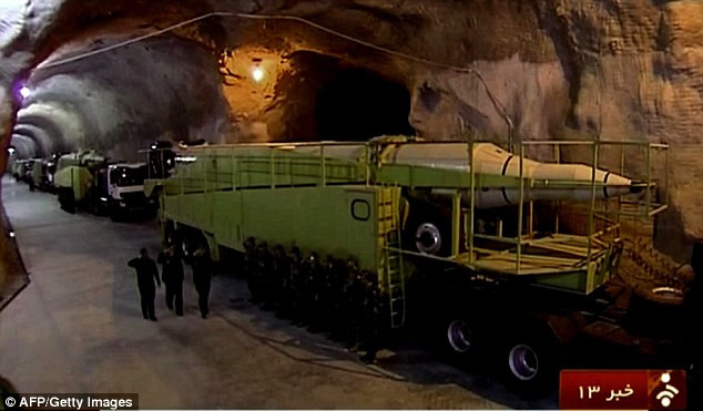 Iran sẽ thay thế các tên lửa tầm xa hiện nay bằng các tên lửa thế hệ mới vào năm tới, theo đó chúng sẽ hoạt động bằng các nhiên liệu rắn và lỏng. (Nguồn: Dailymail)