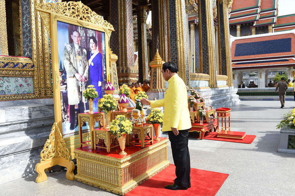 Thủ tướng Thái Lan Prayut Chan-ocha chủ trì một buổi lễ kỷ niệm 70 năm ngày Nhà Vua Adulyadej đăng quang, ở Bangkok. (Nguồn: THX/TTXVN) 