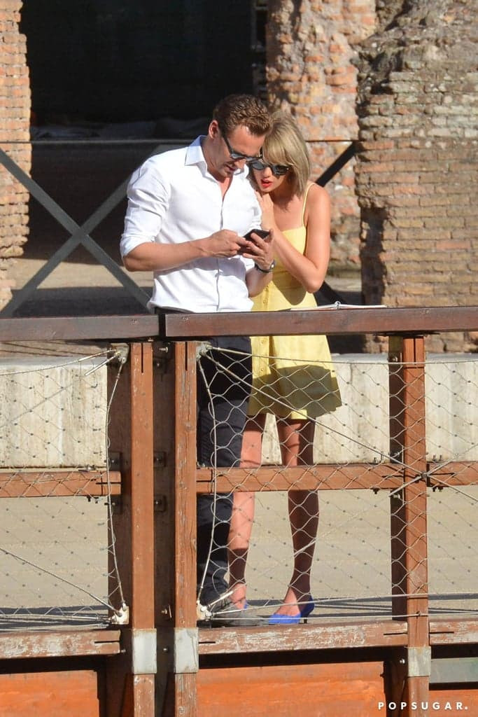 Trong chuyến du lịch ở đây, Taylor Swift và Tom Hiddleston thường xuyên tay trong tay, chụp ảnh cùng nhau và thỉnh thoảng trao nhau những nụ hôn 'vụng trộm.' (Nguồn: popsugar.com)