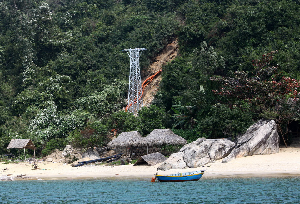 Điểm cáp tiếp bờ tại bãi Chồng, Cù Lao Chàm. (Ảnh: Ngọc Hà/TTXVN) 