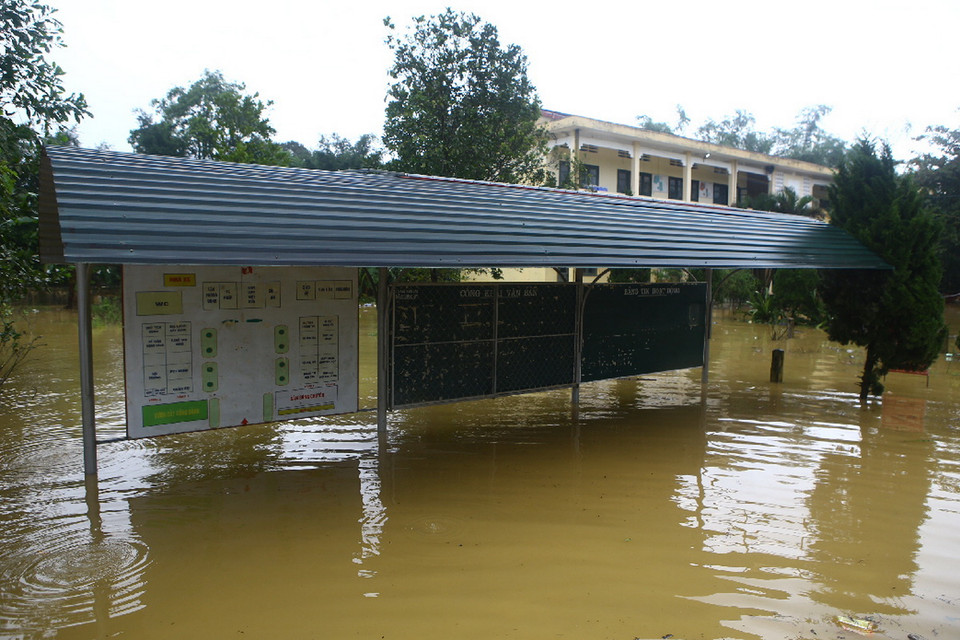Xã Phương Mỹ, huyện Hương Khê chìm trong biển nước. (Ảnh: Minh Quyết/TTXVN) 