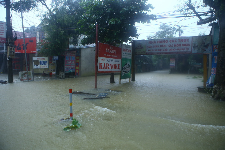  Ngập nặng ở xã Phương Mỹ, huyện Hương Khê. (Ảnh: Minh Quyết/TTXVN) 