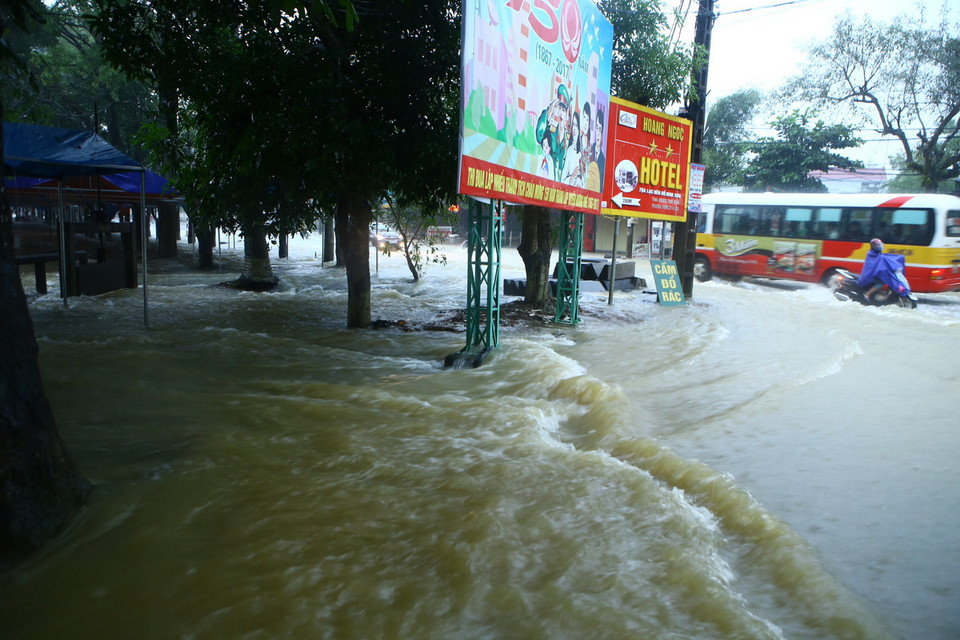  Ngập nặng ở xã Phương Mỹ, huyện Hương Khê. (Ảnh: Minh Quyết/TTXVN) 