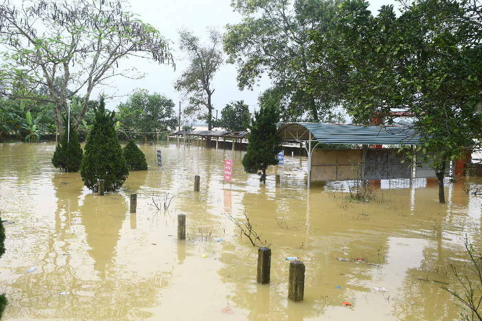  Xã Phương Mỹ, huyện Hương Khê chìm trong biển nước. (Ảnh Minh Quyết/TTXVN) 