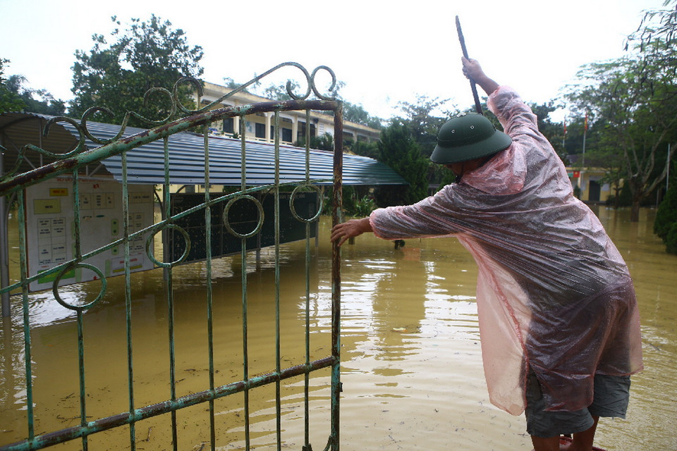 Xã Phương Mỹ, huyện Hương Khê chìm trong biển nước. (Ảnh: Minh Quyết/TTXVN) 