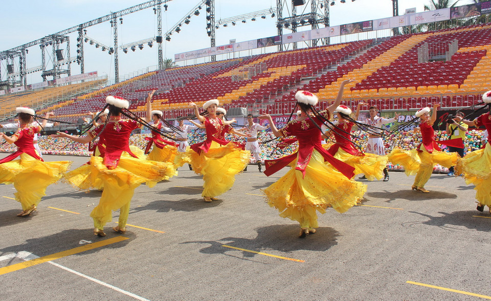 Những điệu múa tuyệt vời mang đậm nét văn hóa châu Á lại lễ hội Chingay 2015. (Nguồn ảnh: TTXVN)