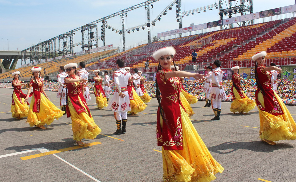 Những điệu múa tuyệt vời mang đậm nét văn hóa châu Á lại lễ hội Chingay 2015. (Nguồn ảnh: TTXVN)