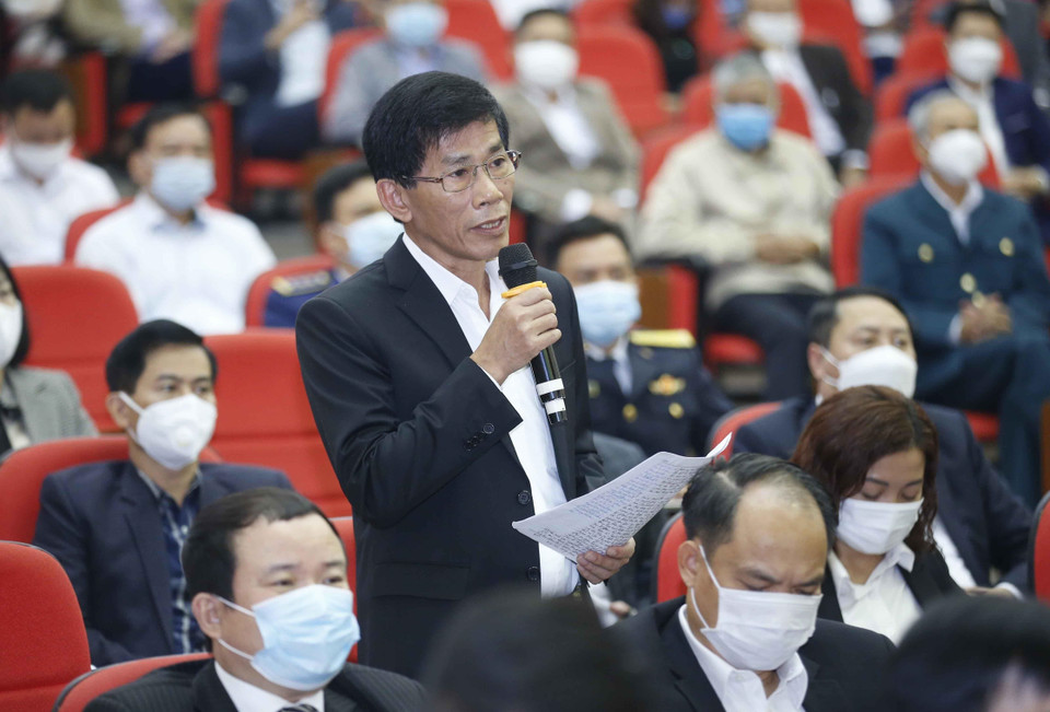 Ông Phạm Thành Văn, cử tri quận Hải An phát biểu ý kiến. (Ảnh: Doãn Tấn/TTXVN)