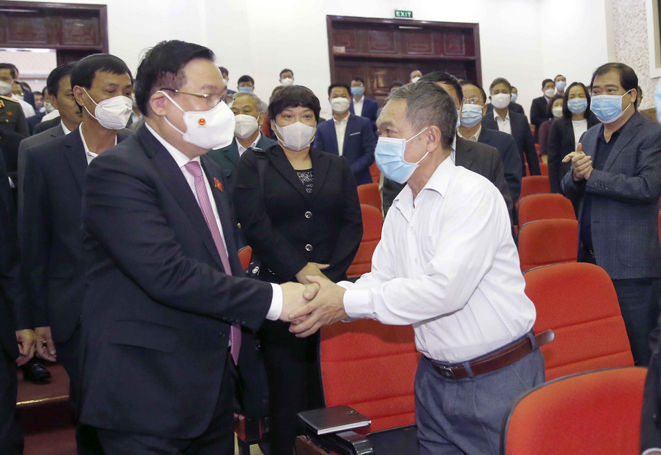 Chủ tịch Quốc hội Vương Đình Huệ với cử tri quận Hải An (Hải Phòng). (Ảnh: Doãn Tấn/TTXVN)