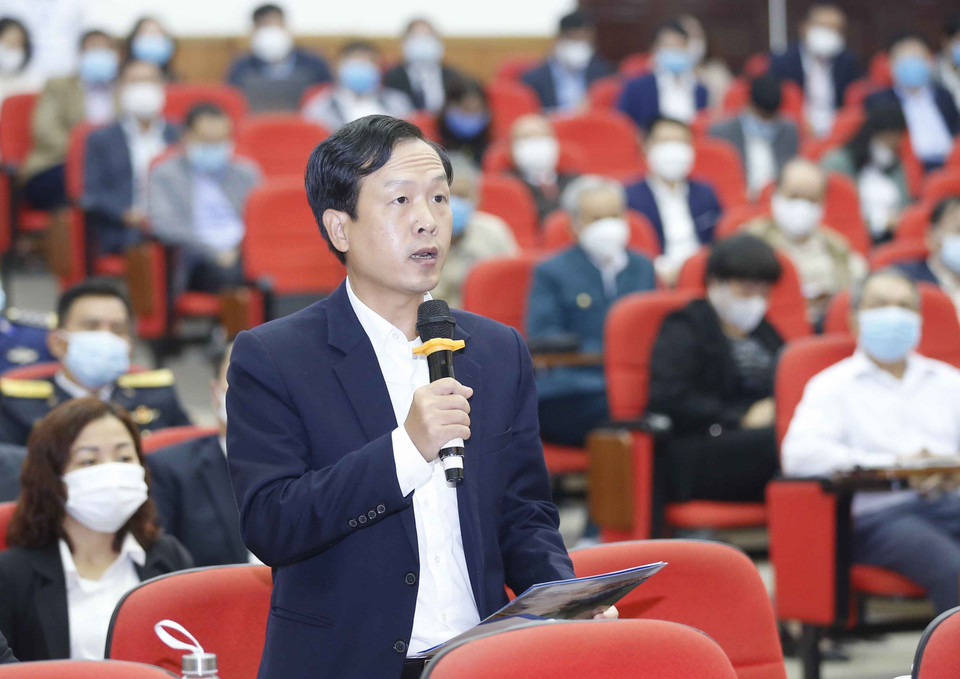 Cử tri Phạm Hồng Minh của quận Hải An phát biểu ý kiến. (Ảnh: Doãn Tấn/TTXVN)