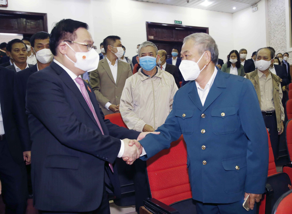 Chủ tịch Quốc hội Vương Đình Huệ với cử tri quận Hải An. (Ảnh: Doãn Tấn/TTXVN)