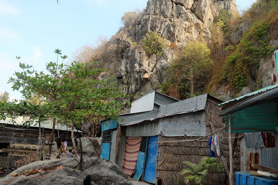 Núi Mo So là một thắng cảnh thiên nhiên thuộc địa bàn ấp Ba Núi, xã Bình An, huyện Kiên Lương (Kiên Giang), nơi căn cứ cách mạng trong suốt hai thời kỳ kháng chiến chống Pháp và Mỹ. (Nguồn: TTXVN) 