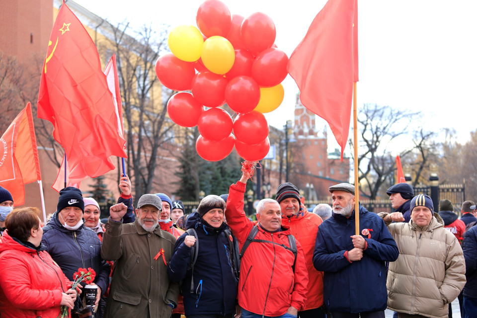 Không khí hân hoan kỷ niệm 104 năm Cách mạng Tháng Mười tại Nga ở thủ đô Moskva của Nga. (Ảnh: Duy Trinh/TTXVN)