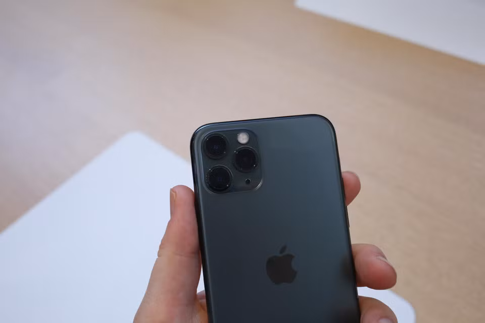 Cận cảnh camera trên iPhone Pro Max. (Nguồn: techcrunch)