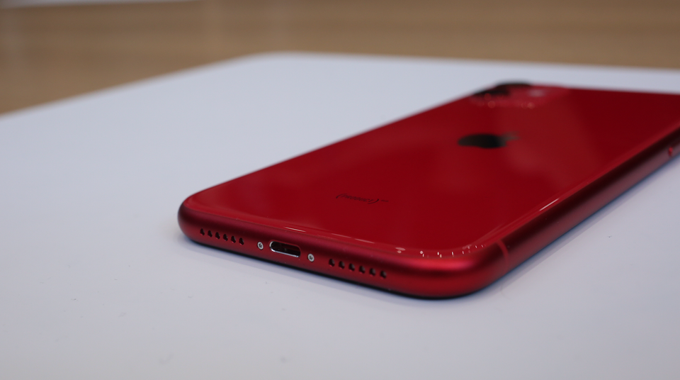 Phiên bản iPhone 11 màu đỏ. (Nguồn: techcrunch)