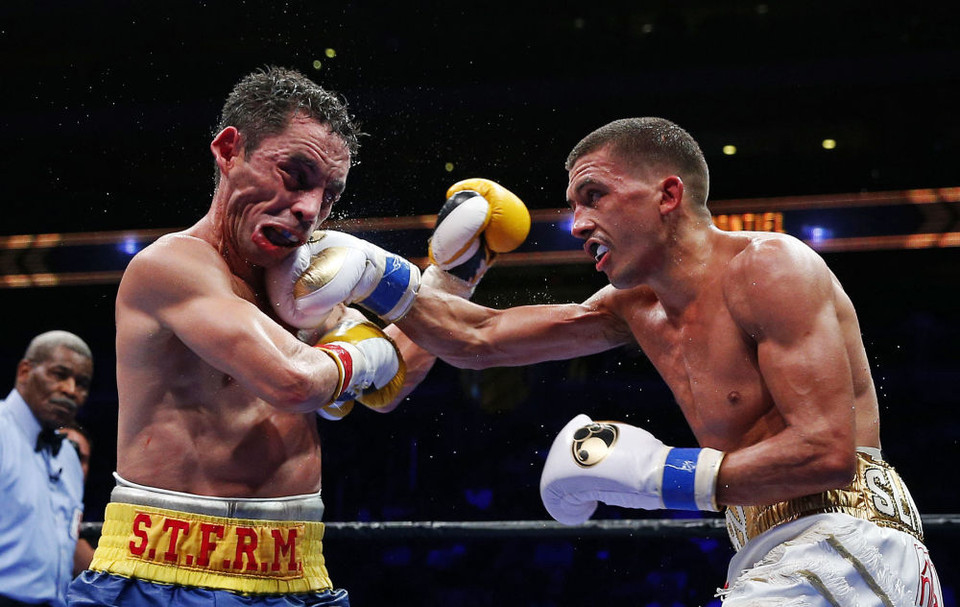Hai võ sỹ quyền Anh Lee Selby (phải)và Fernando Montiel trong trận so găng diễn ra ở Glendale, Arizona,Mỹ. (Nguồn: Reuters)