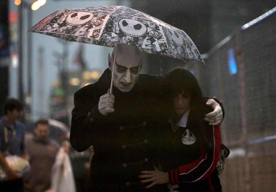 Một cặp đôi tham gia lễ hội truyện tranh New York Comic Con ở Manhattan, New York. (Nguồn: Reuters)