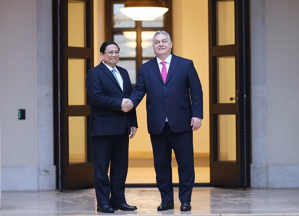 Thủ tướng Phạm Minh Chính và Thủ tướng Hungary Viktor Orbán. (Ảnh: Dương Giang/TTXVN)