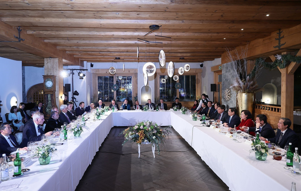 Thủ tướng dự Tọa đàm: "Tiềm năng và cơ hội đầu tư vào thị trường tài chính Việt Nam." (Ảnh: Dương Giang/TTXVN)