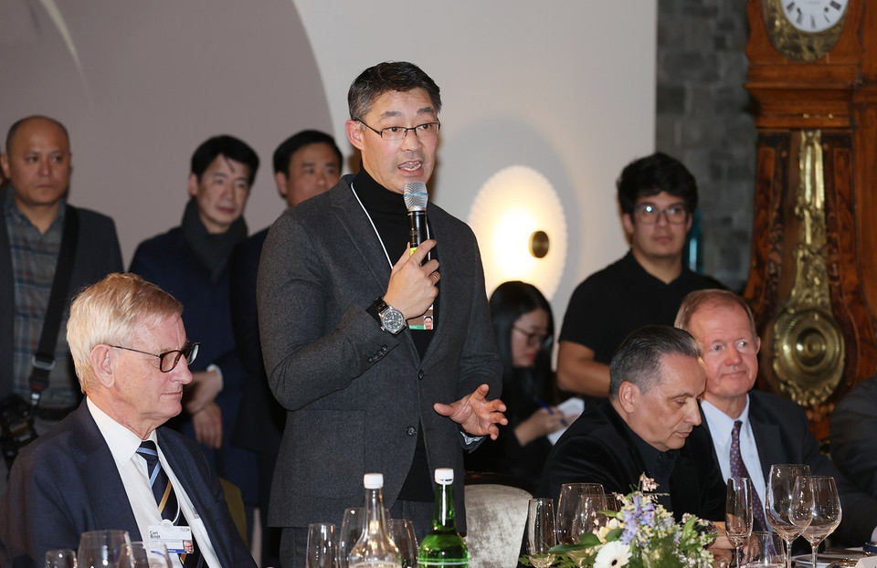 Tiến sỹ Philipp Rösler, nguyên Phó Thủ tướng Đức, lãnh sự danh dự của Việt Nam phát biểu. (Ảnh: Dương Giang/TTXVN)