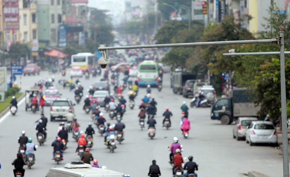 Với hệ thống gần 400 camera, Phòng Cảnh sát giao thông có thể nắm được tình hình giao thông trên địa bàn, đồng thời ghi hình các vi phạm giao thông nhằm xử lý triệt để các vi phạm. (Ảnh: Huy Hùng/TTXVN)
