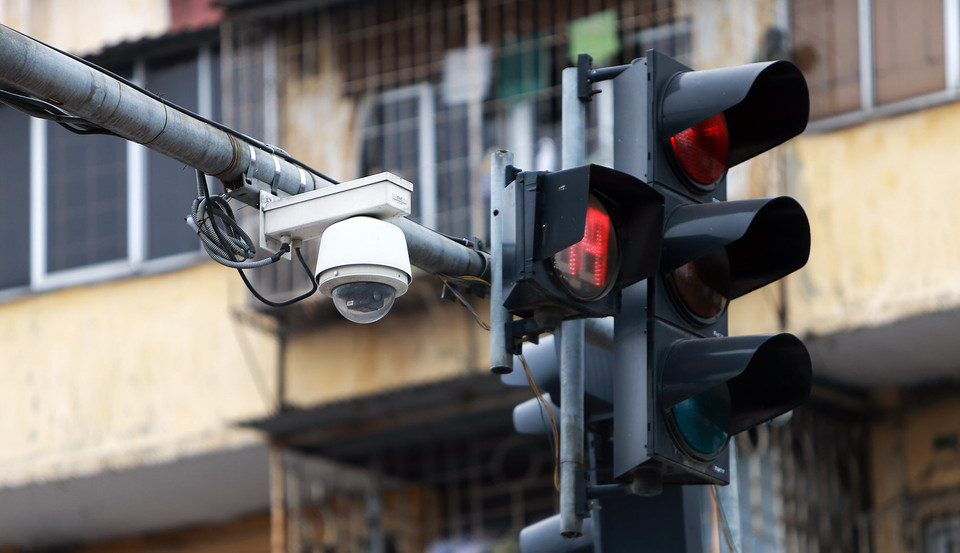 Với hệ thống gần 400 camera, Phòng Cảnh sát giao thông có thể nắm được tình hình giao thông trên địa bàn, đồng thời ghi hình các vi phạm giao thông nhằm xử lý triệt để các vi phạm. (Ảnh: Huy Hùng/TTXVN)