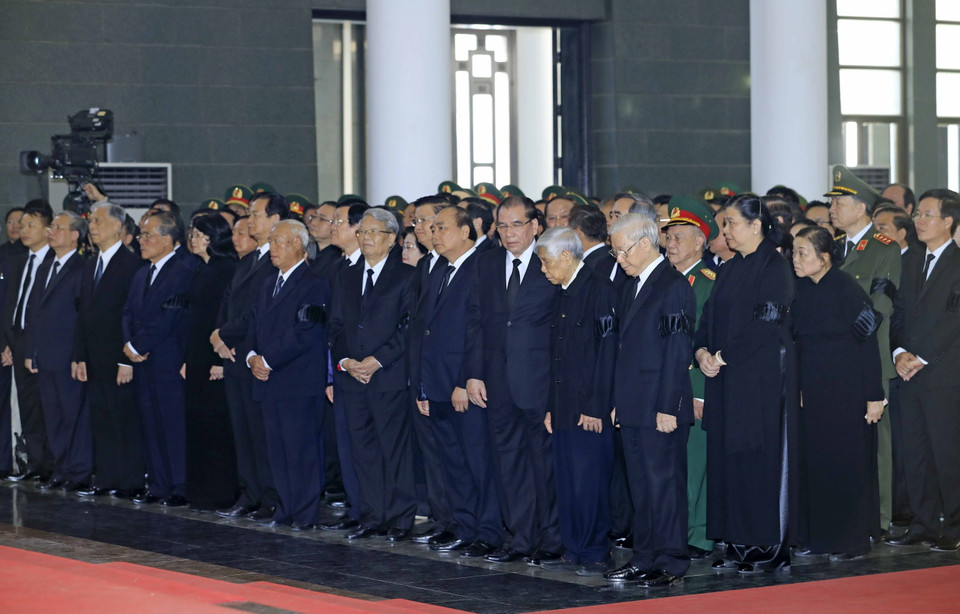 Tổng Bí thư Nguyễn Phú Trọng, Thủ tướng Nguyễn Xuân Phúc, Quyền Chủ tịch nước Đặng Thị Ngọc Thịnh, các đồng chí lãnh đạo, nguyên lãnh đạo Đảng, Nhà nước; Thủ tướng Lào Thongloun Sisoulith, các vị khách quốc tế cùng gia đình đồng chí Đỗ Mười dự lễ truy điệu. (Ảnh: Nhan Sáng/TTXVN)