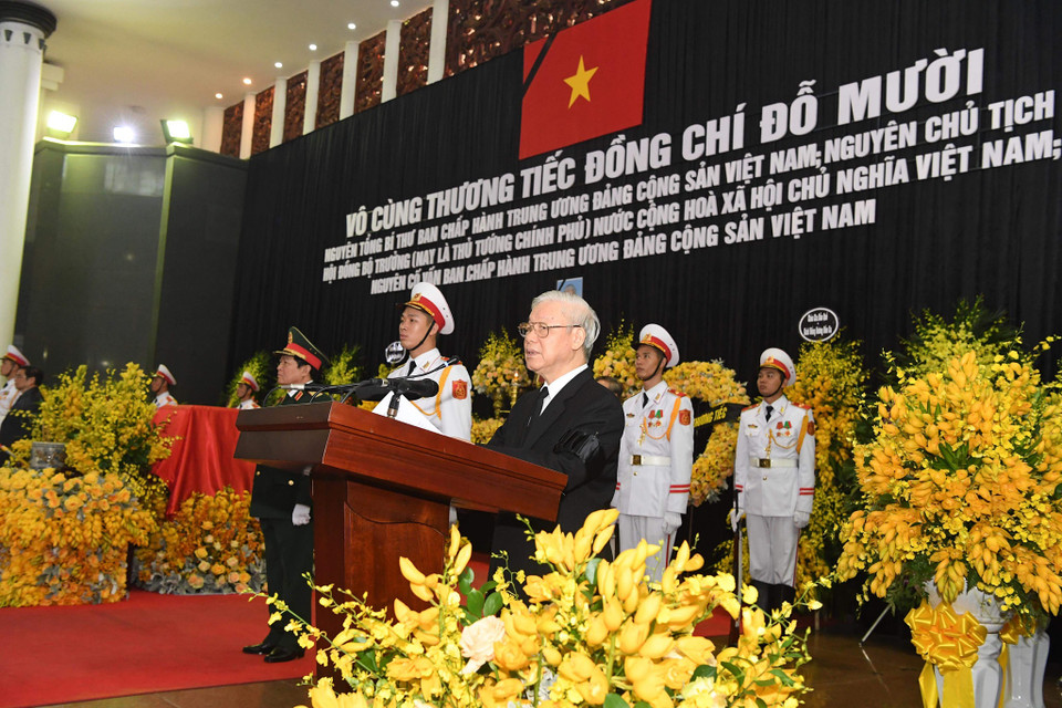 Tổng Bí thư Nguyễn Phú Trọng đọc điếu văn tại lễ truy điệu nguyên Tổng Bí thư Đỗ Mười. (Ảnh: Minh Sơn/Vietnam+)