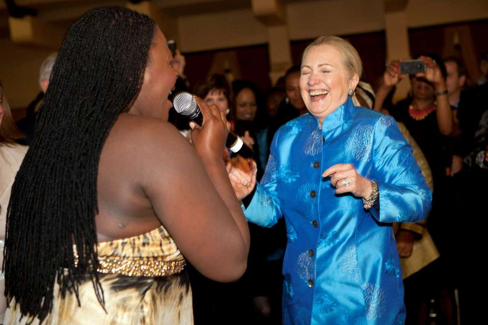 Bà Hillary trong chuyến thăm Pretoria, Nam Phi vào năm 2012. (Nguồn: AP)