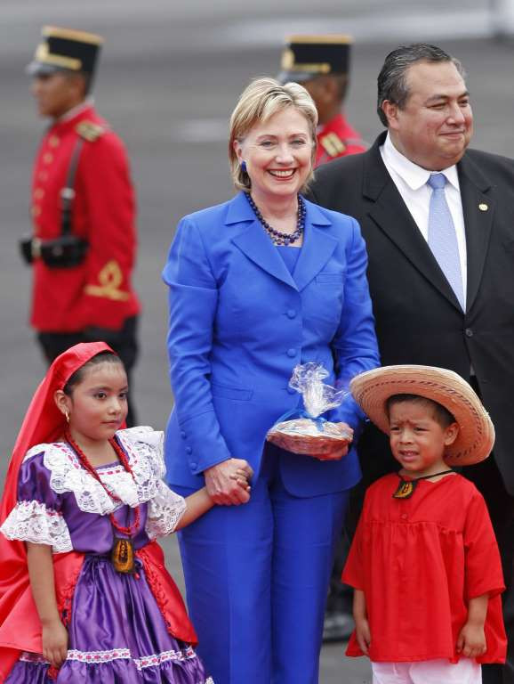 Bà Hillary trong chuyến thăm El Salvado vào năm 2009. (Nguồn: AP)