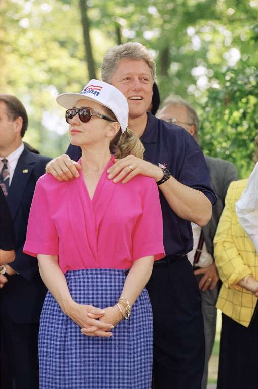 Clinton ăn mặc trẻ trung tại Kentucky năm 1992. (Nguồn: AP)