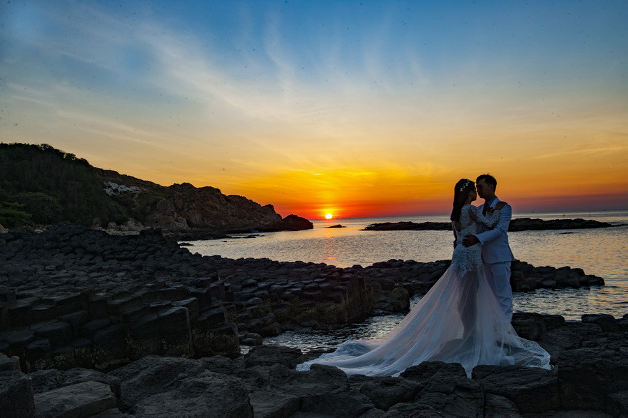 Ghềnh Đá Đĩa là địa điểm đẹp để nhiều người tới ghi lại những khoảnh khắc đáng nhớ của đời người. (Ảnh: Minh Đức/TTXVN)