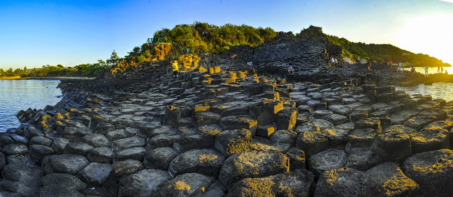 Bình minh tại ghềnh Đá Đĩa. (Ảnh: Minh Đức/TTXVN)
