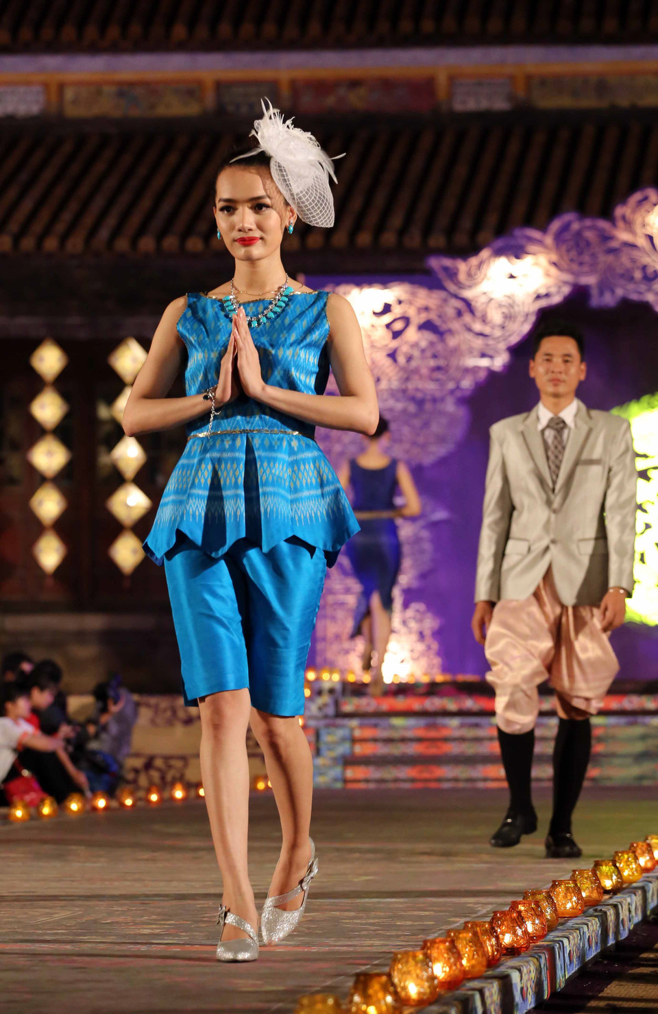 Trình diễn trang phục truyền thống của nước Thái Lan. (Ảnh: Trần Lê Lâm/TTXVN)