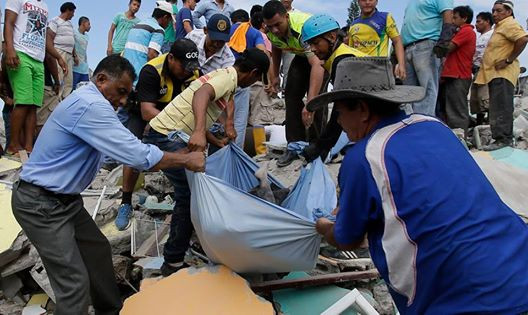 Tổng thống Ecuador, Rafael Correa ngày 18/4 cho biết tính đến thời điểm hiện tại số người thiệt mạng trong trận động đất mạnh 7,8 độ Richter tại nước này đã tăng lên tới 272 người và con số thương vong chắc chắn sẽ còn tăng nhanh. (Nguồn: cctv-america.com)